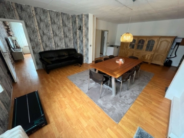 Wohnzimmer - Charmantes Reihenendhaus mit Einliegerwohnung – ideale Gelegenheit für Handwerker