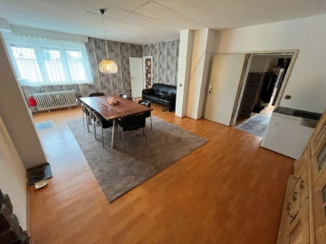 Wohnzimmer - Charmantes Reihenendhaus mit Einliegerwohnung – ideale Gelegenheit für Handwerker