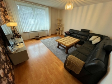 Wohnzimmer - Charmantes Reihenendhaus mit Einliegerwohnung – ideale Gelegenheit für Handwerker