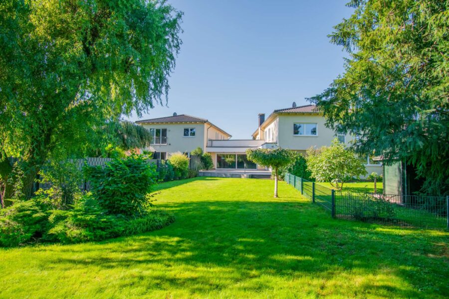 Absolute Rarität am Jungbornpark: Neuwertiges Mehrgenerationenhaus mit höchstem Wohnkomfort,, 47445 Moers, Mehrfamilienhaus